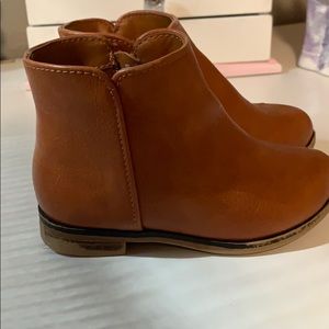 Toddler Cat &jack camel color boots